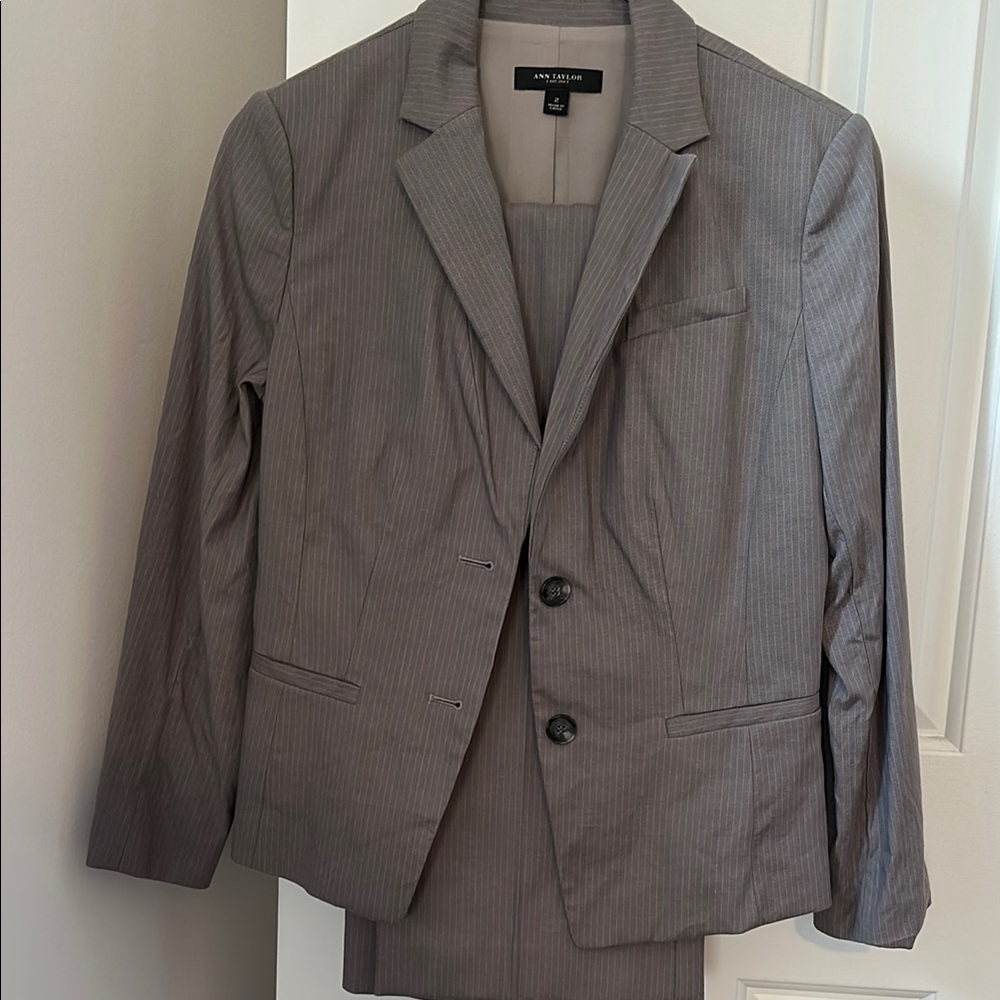 Ann Taylor Gray Pinstripe Women’s Blazer